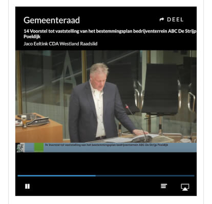 Raadslid Eeltink tijdens de raadsvergadering