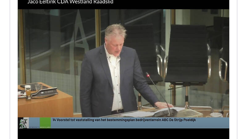 Raadslid Eeltink tijdens de raadsvergadering