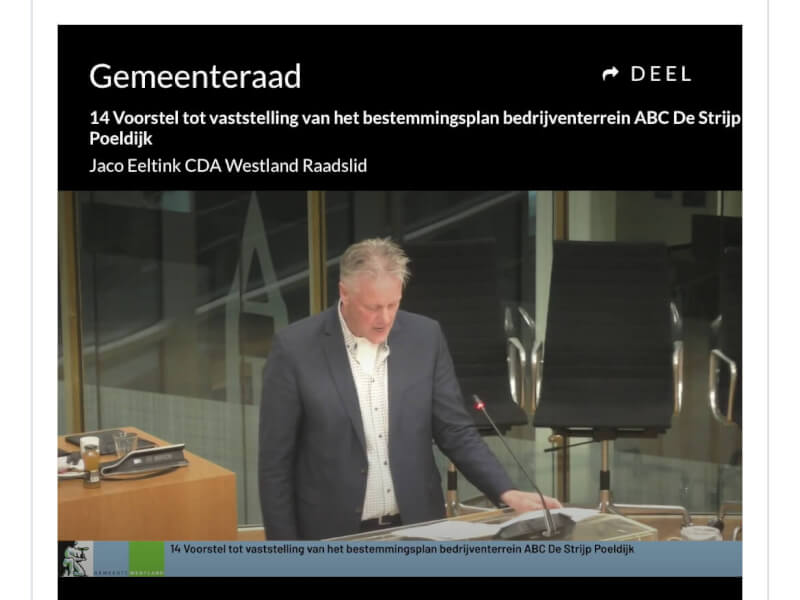 Raadslid Eeltink tijdens de raadsvergadering